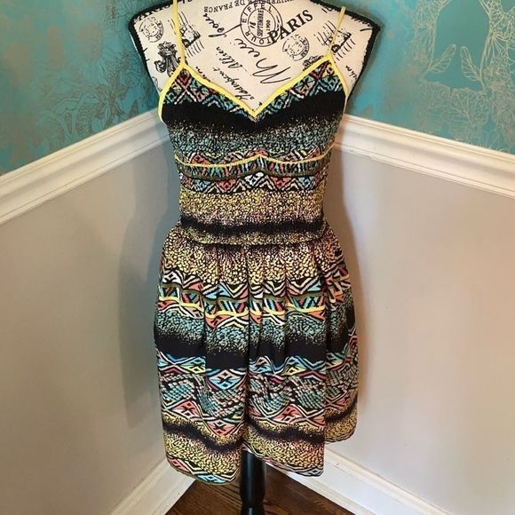 Dresses & Skirts - Juniors spaghetti strapped fabulous dress size med